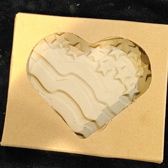 2005 Pampered Chef Cookie Mold American Flag Heart NEW - Picture 2 of 6